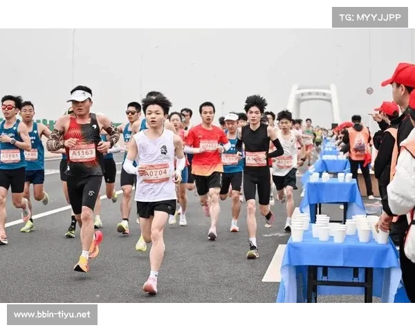 半程马拉松男子组选手激烈角逐成功冲线全程精彩回顾 半程马拉松男子组选手激烈角逐成功冲线全程精彩回顾