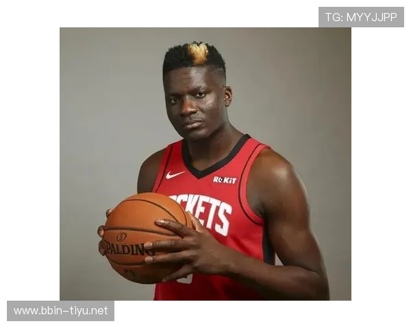 火箭球迷现场高喊MVP 镜头定格感人瞬间球员动情回应