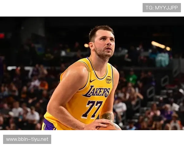 詹姆斯东契奇里夫斯三人联手贡献百二十分激战全场上演巅峰对决战