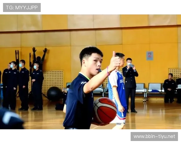 裁判争议成比赛焦点 精彩瞬间定格历史时刻