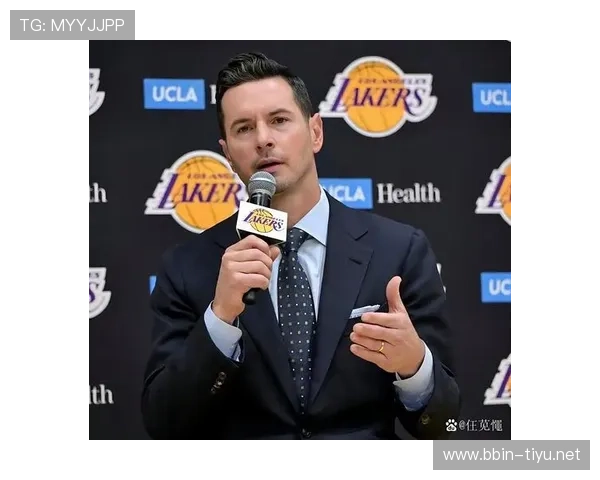 雷迪克带领湖人主场28胜9负跻身联盟第三的赛季亮眼表现全景述 雷迪克带领湖人主场28胜9负跻身联盟第三的赛季亮眼表现全景述